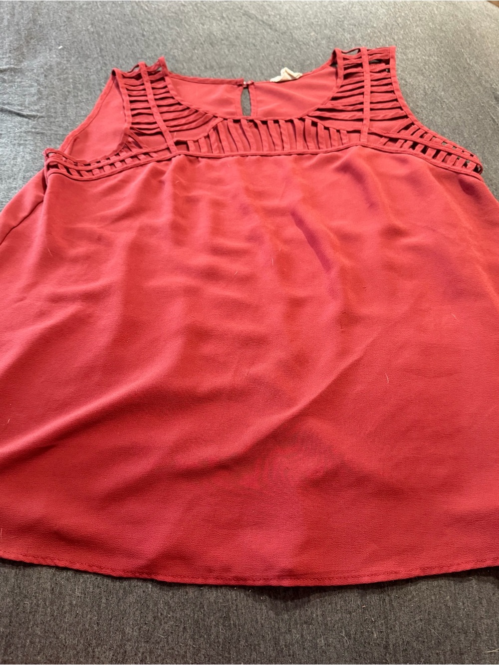 Sleeveless Cutout Perch Tank Top in Rust